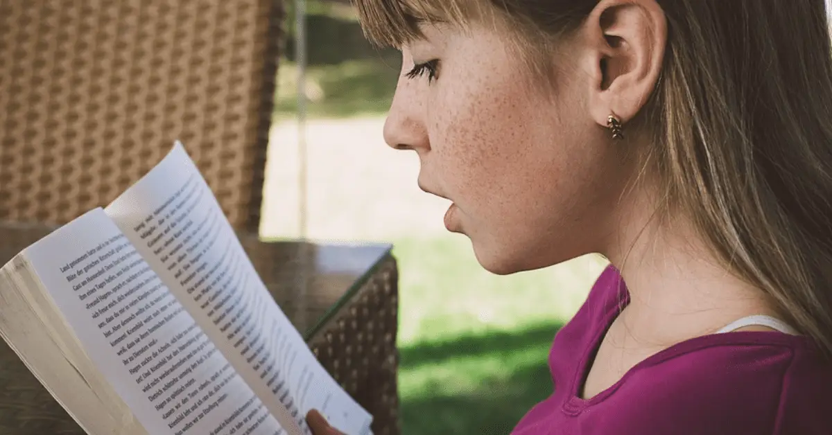 9 Signs Your Child Might be Dyslexic: What are the Symptoms of Dyslexia in Children